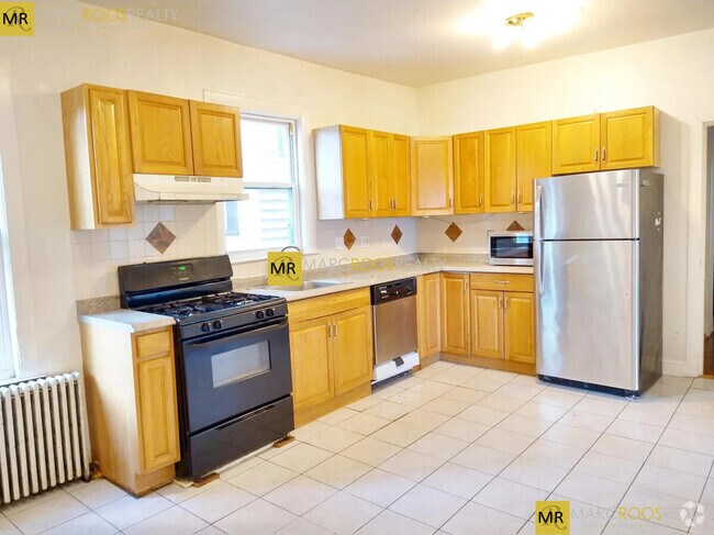 Building Photo - 82 Fisher Ave Unit #2 Rental