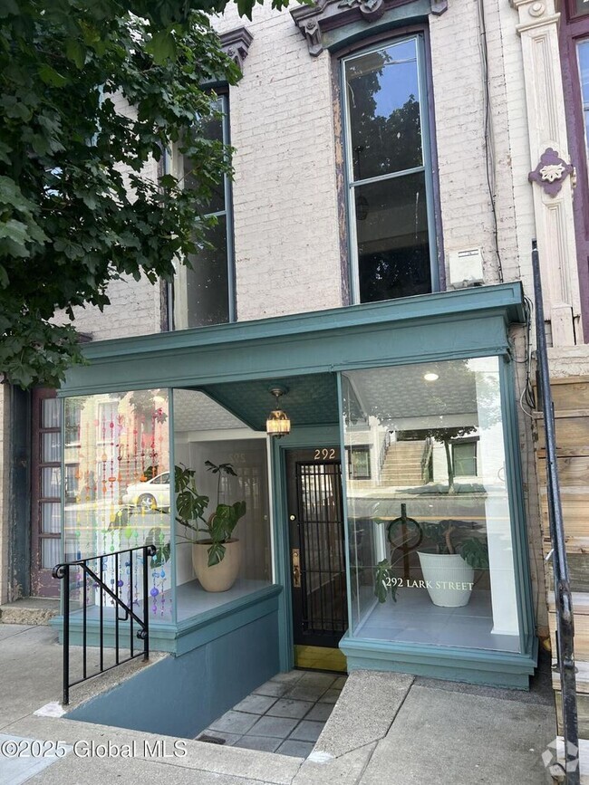 Building Photo - 292 Lark St Rental