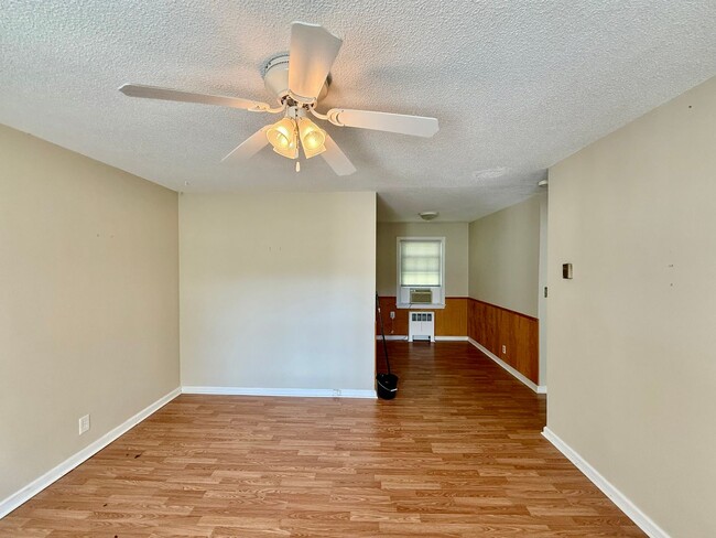 Photo - Two bedroom, 1 bath condo in Burlington (B... Unit 15-E
