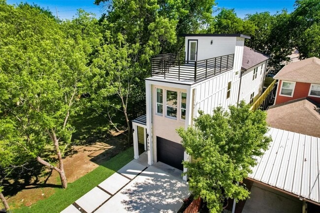 Photo - 1960 Toronto St