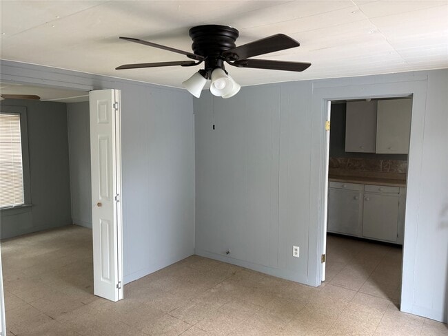 Photo - 6838 Avenue R