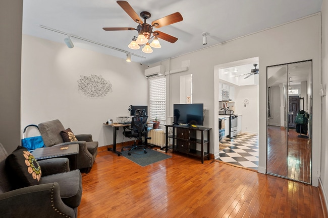 Photo - 1357 E St SE