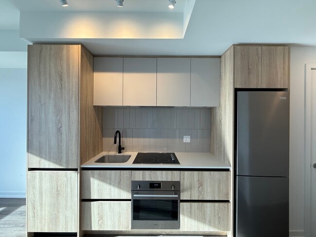 Building Photo - 7950 Bathurst St Unit 2512