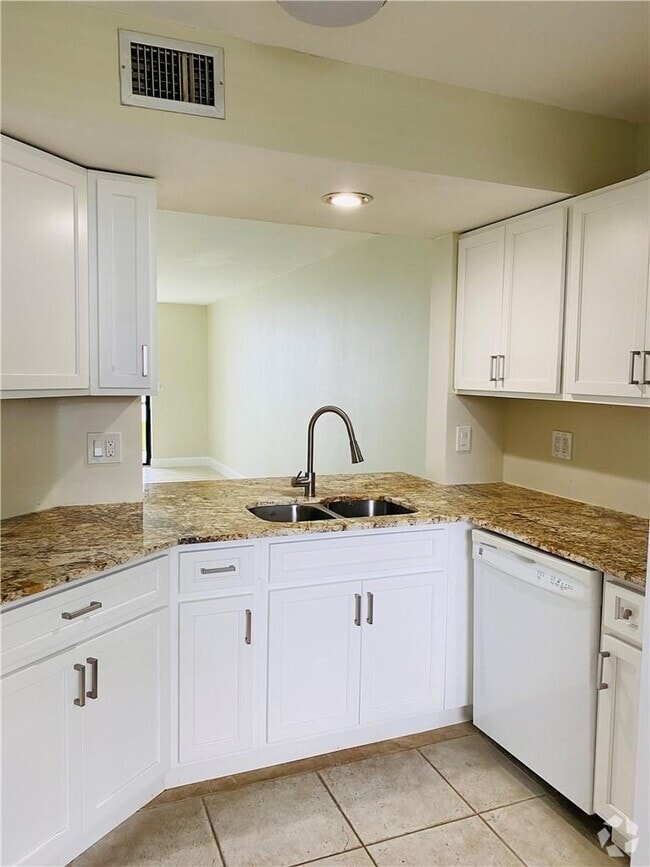 Building Photo - 115 Lake Emerald Dr Unit 403 Rental