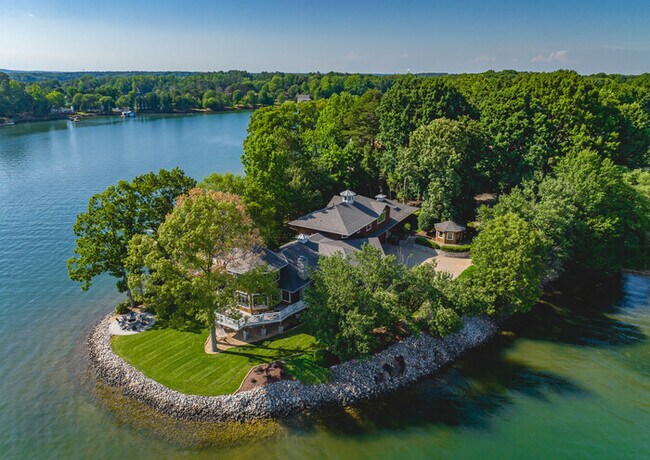 Photo - The Chasestone