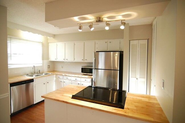 Photo - 5510 Country Dr Townhome