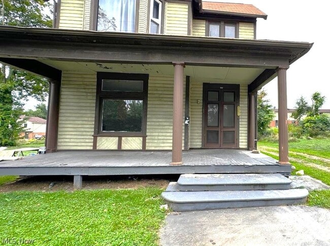 Building Photo - 509 S 4th St