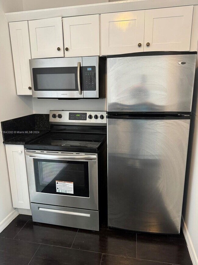 425 NE 30th St Condo Condo for Rent in Miami, FL