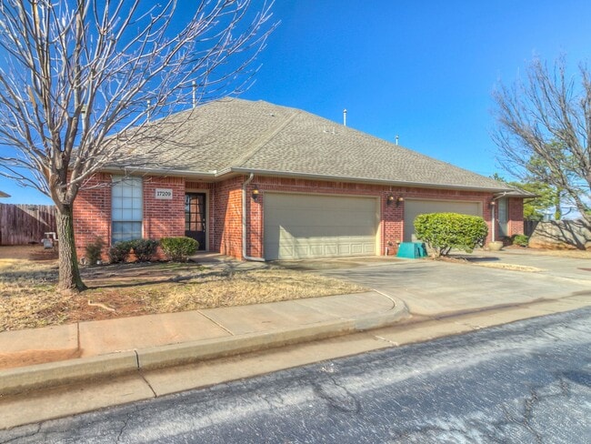Spacious Edmond 2 bed 2 Bath 2 Car Garage ... - Spacious Edmond 2 bed 2 Bath 2 Car Garage ... House