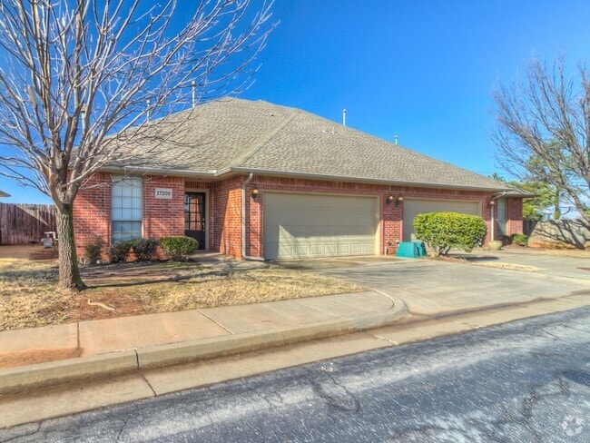 Building Photo - Spacious Edmond 2 bed 2 Bath 2 Car Garage ... Rental