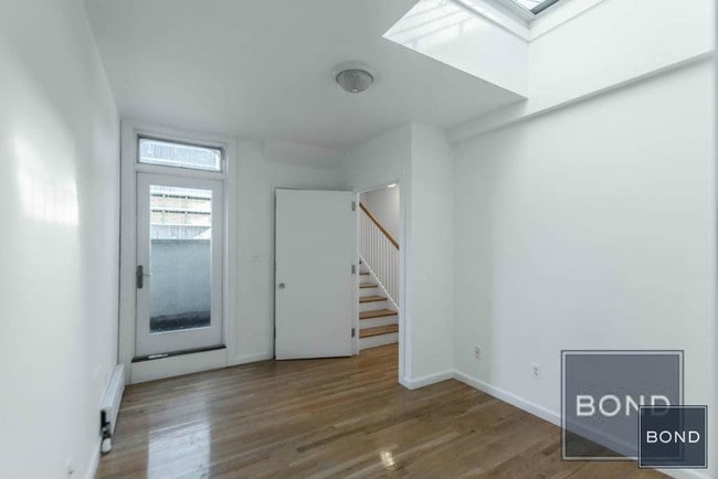 Photo - 318 East 89 Street