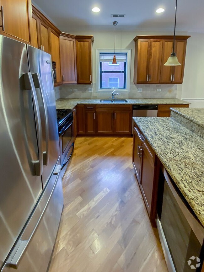 Building Photo - 3229 N Kenmore Ave Unit 3231-1 Rental