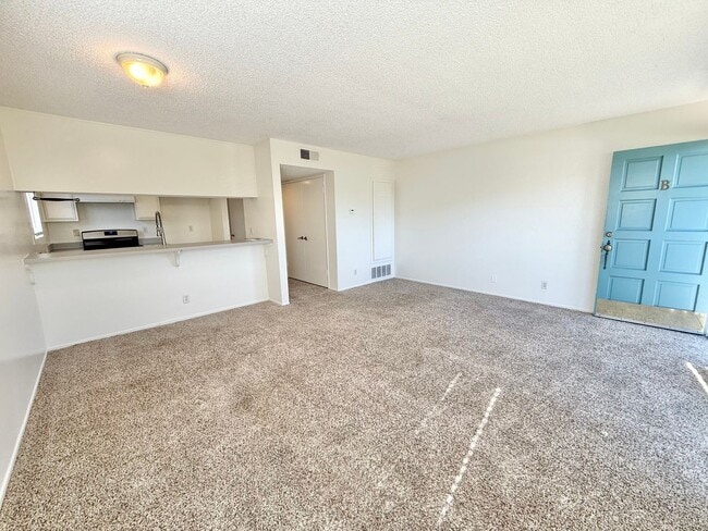 Photo - Quaint beach apartment! Unidad B