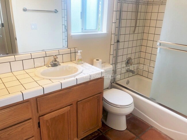 Photo - 274 Watson St