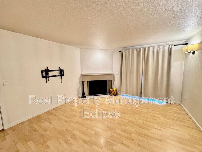 210 9th St Unit E103