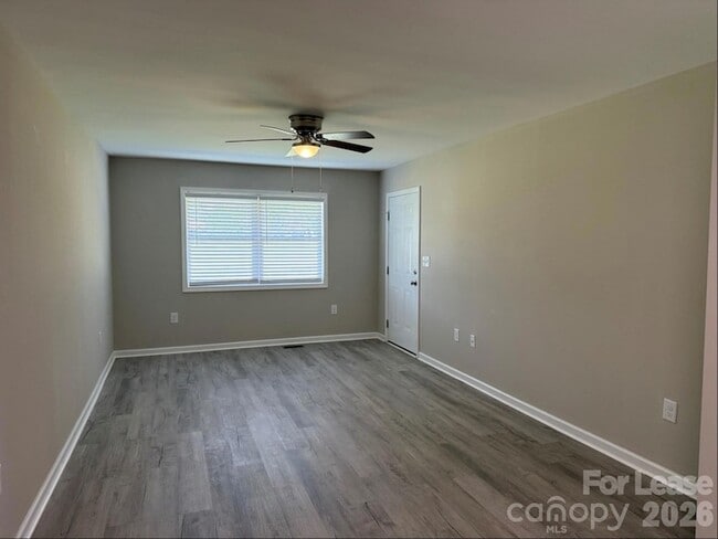 Photo - 1733 River Rd