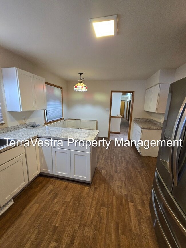 Photo - Available 1/2026! 6 Bedroom College Rental 2 Kitchens!!