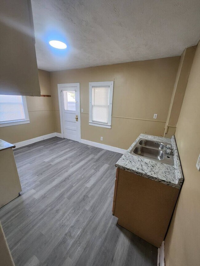 Photo - 1304-1304 W 5th St Unit 1304 W 5TH ST