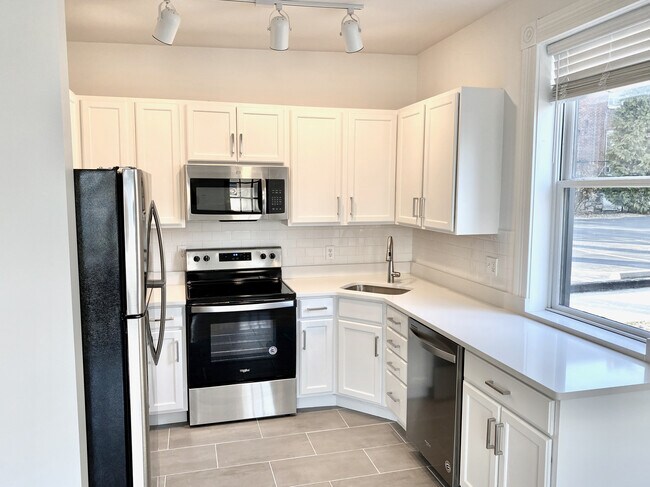 Photo - 1011 S Newstead Ave