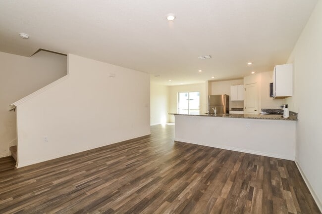 Photo - 737 Hillview Lp