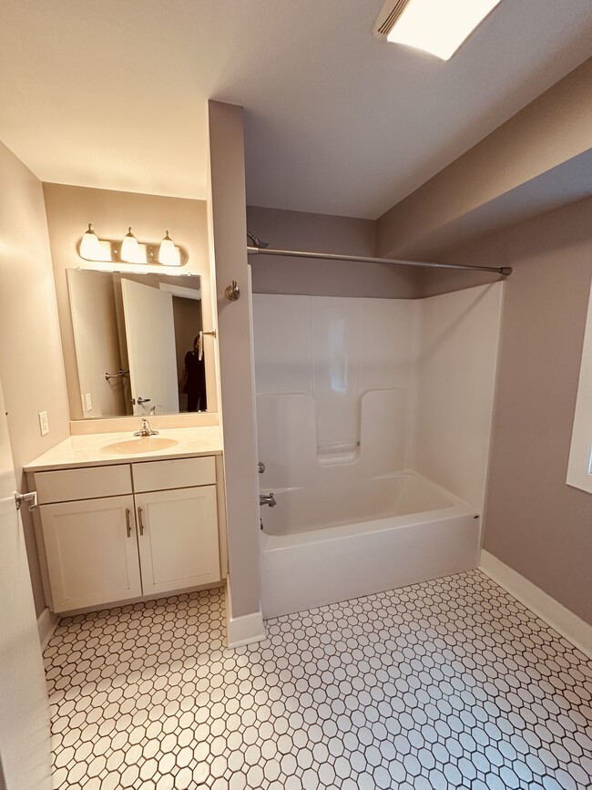 Photo - 46 S Duke St