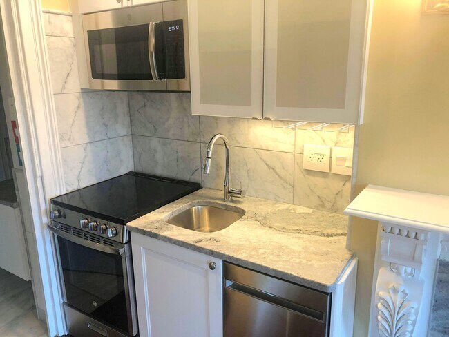 Building Photo - 80 Charles St Unit 6