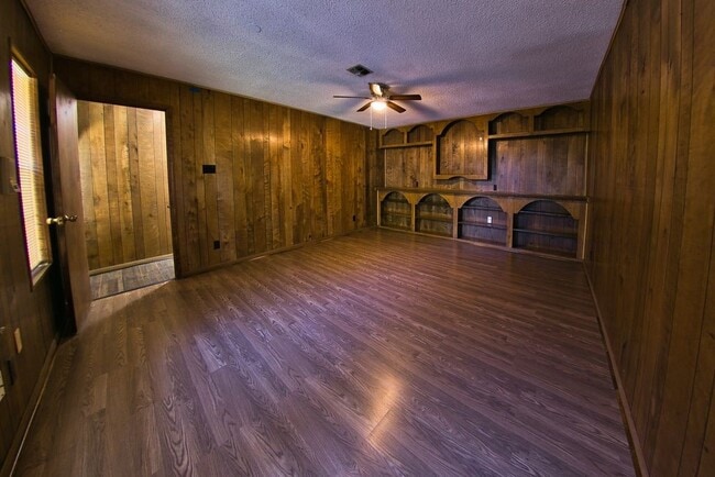 Photo - 8435 Sterlingshire St