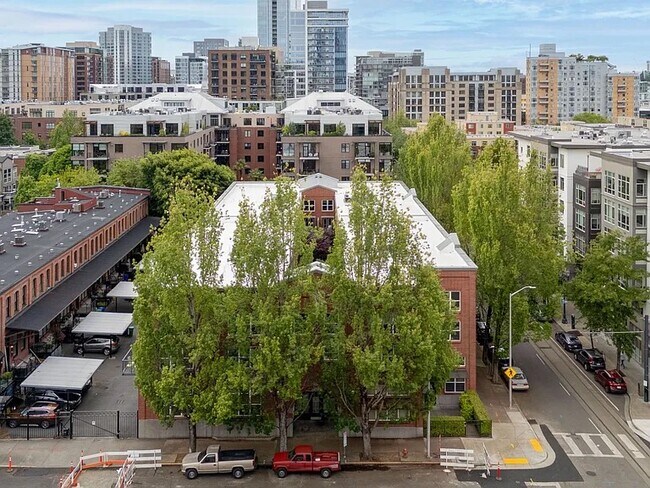 Photo - 1009 NW Hoyt St Unit 210