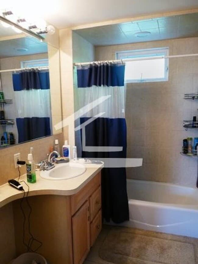 Photo - No Brokers Fee,  Parking Included, Laundry on a Site, Eat-in Kitchen