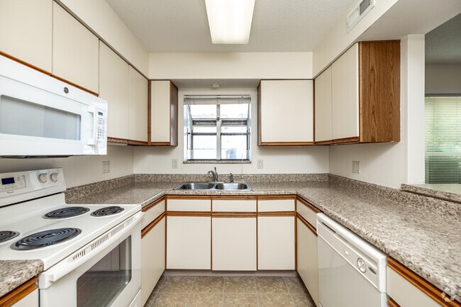 1BR, 1BA - 780 SF - Aspen - Kitchen - Winwood Apartments