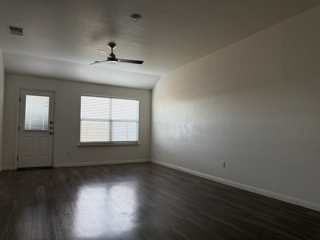 Photo - 5903 Betty Lou Dr