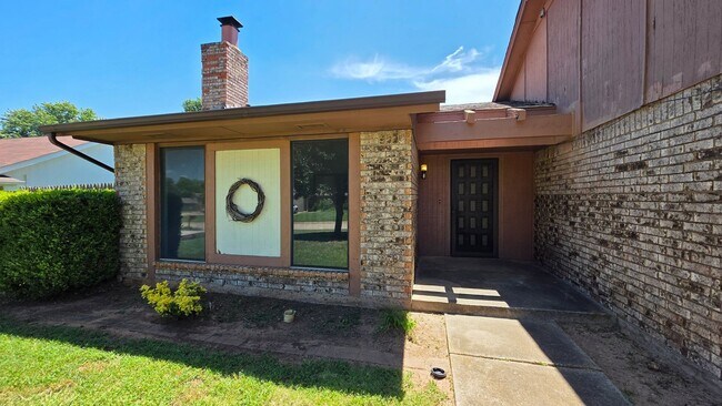 Photo - Great 3 Bedroom Home in Yukon!  $1450!