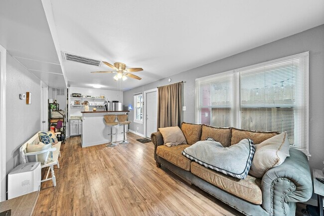 Photo - 609 Sealy Ave