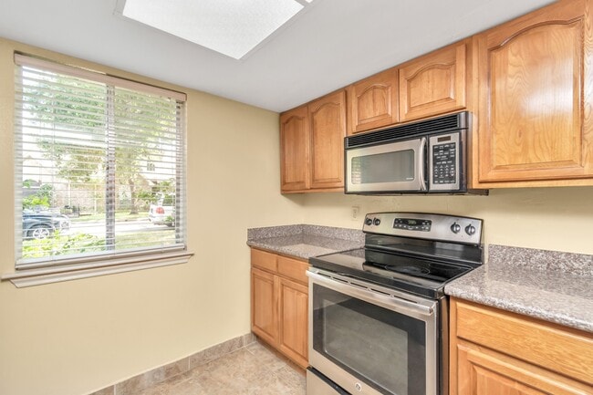 Building Photo - 4702 Cashel Cir Unit True