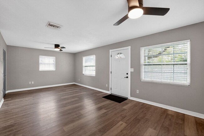 Photo - 516 3rd Ave NE