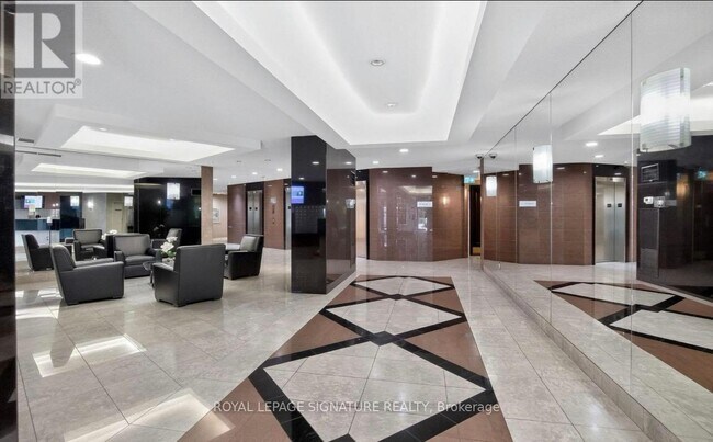 Photo - 7250 Yonge St