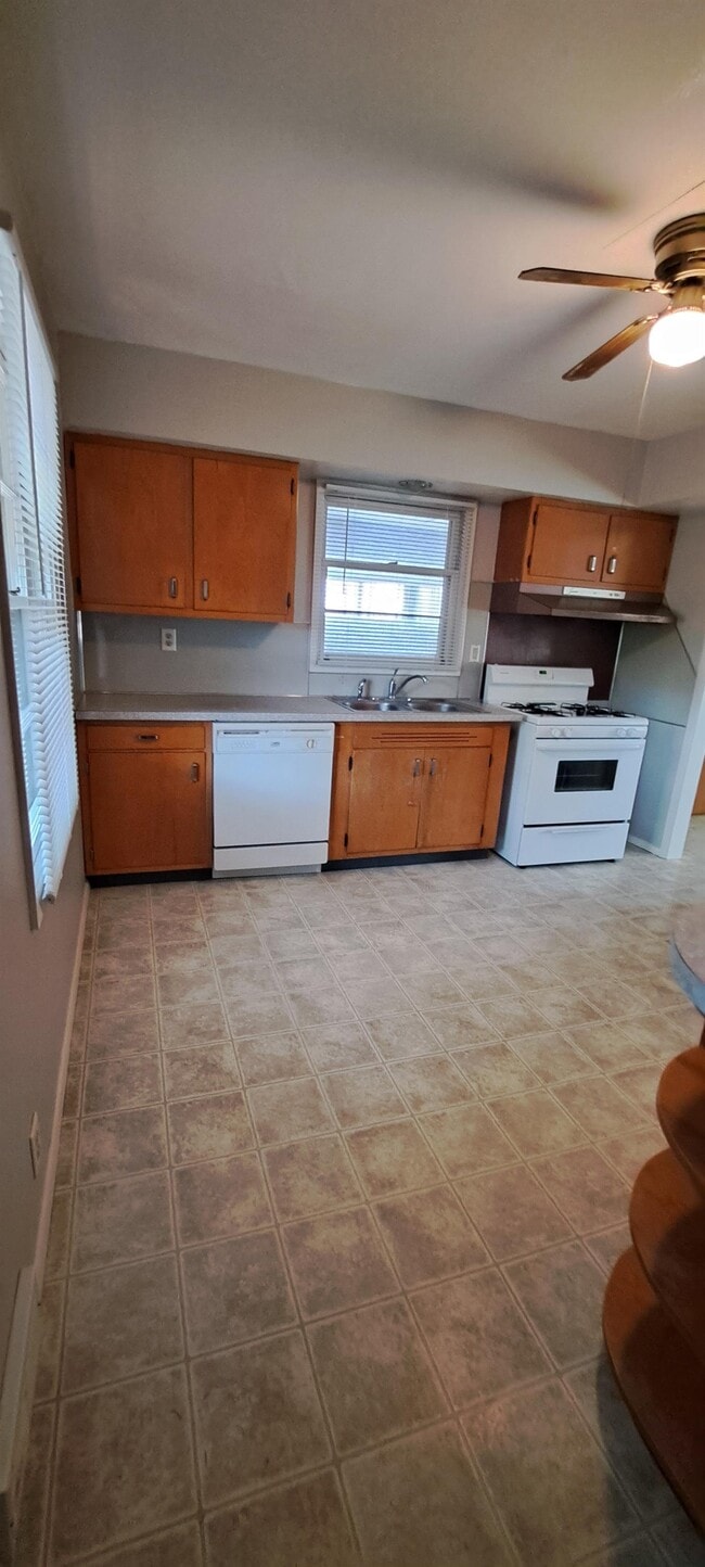 Photo - 1214 S Saxby Ave