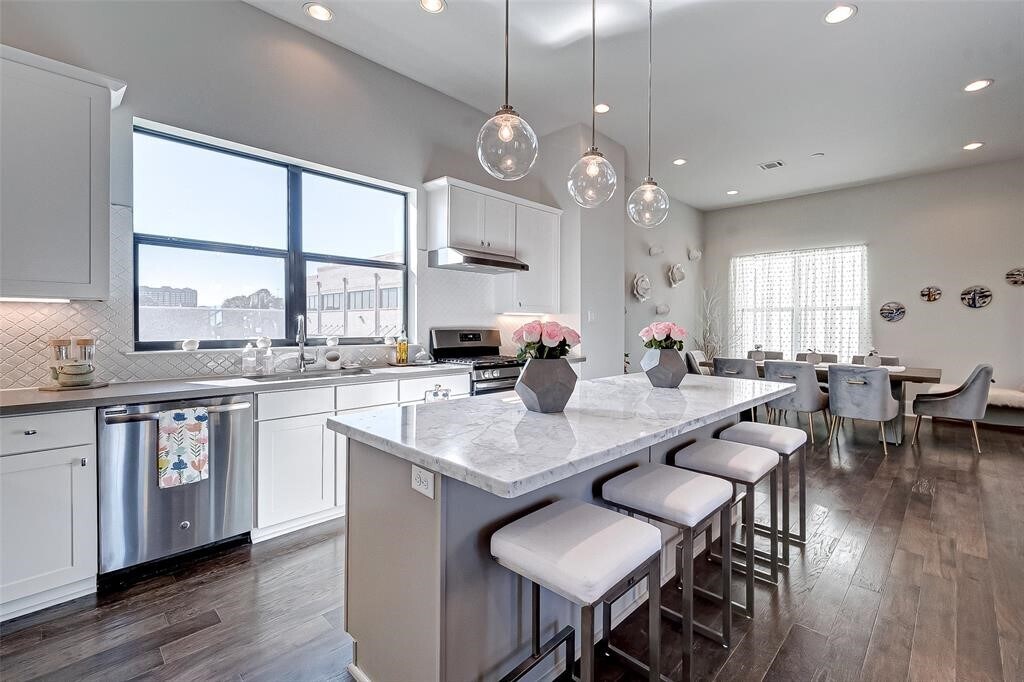 Photo - 1256 N Post Oak Rd