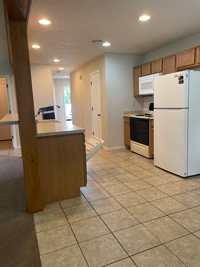 Photo - 527 W Harper St