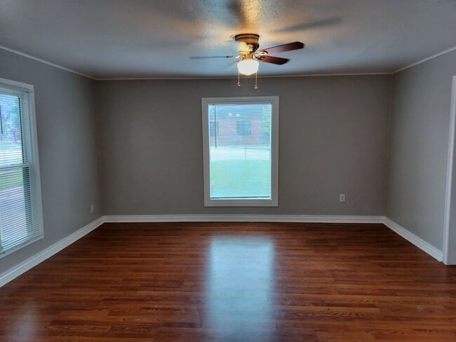Photo - 4 bed 2 bath house in Edmond, OK next to UCO campus