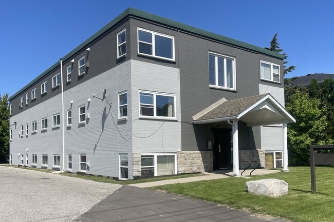Building Photo - 289 Indian Rd S Unit 3