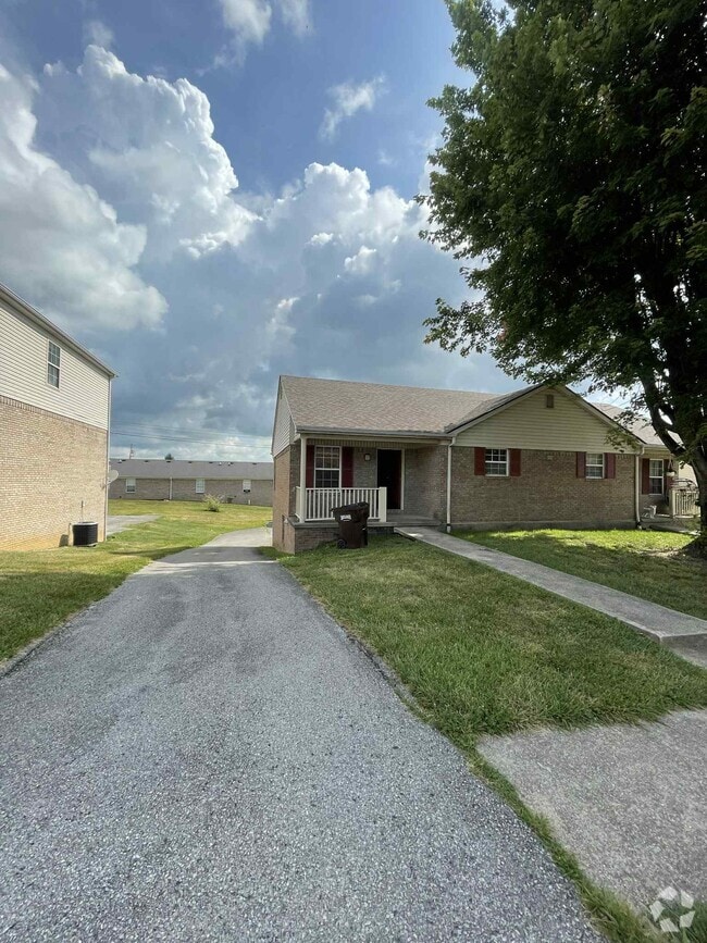 Building Photo - 207 Aqueduct Dr Rental