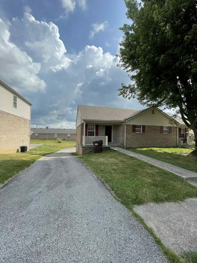 Photo - 207 Aqueduct Dr Townhome