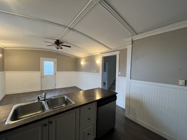 Photo - 222 Church St Unité B