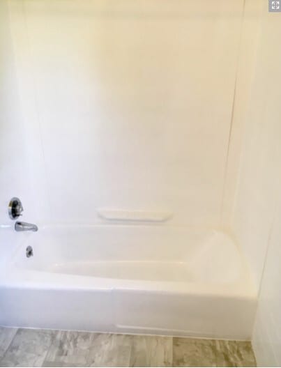 baño - 24 Hobart Ln