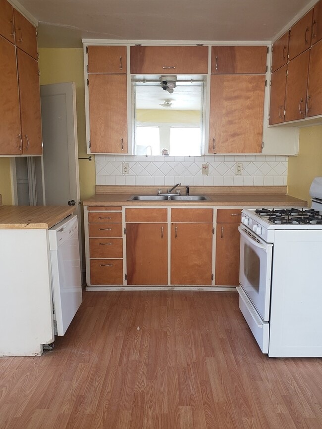 Photo - 749 E N 12th St