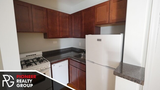 Photo - 837 W Wolfram St Unit 411
