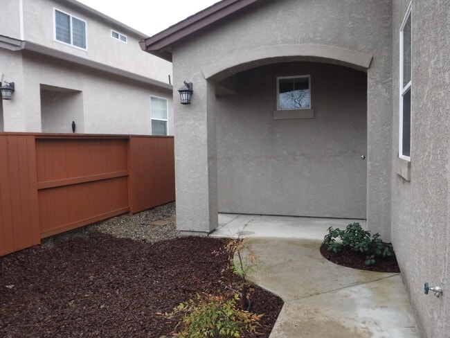 Photo - Great 4 Bedroom Condo With Upgrades! Highland Park Subdivision