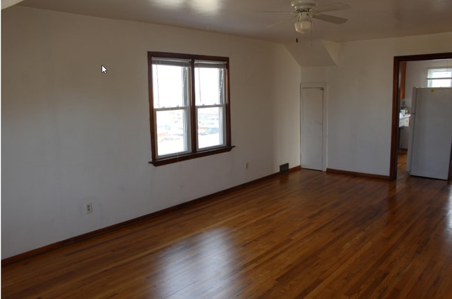 Building Photo - 6703 35th Ave Unit #2 Upper