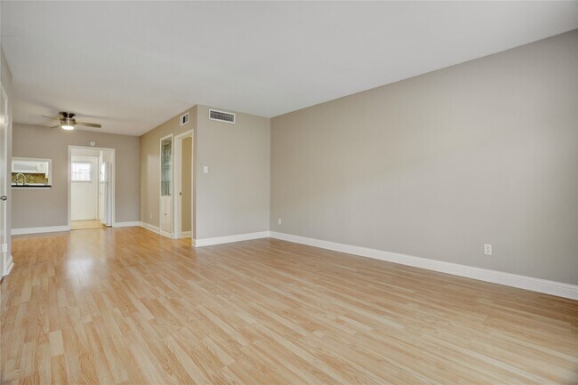 Photo - 1807 Stoney Brook Dr Unidad 67